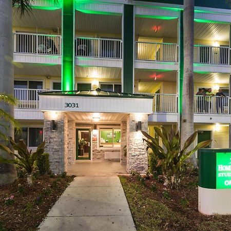 Hometowne Studios By Red Roof Fort Lauderdale Exterior photo
