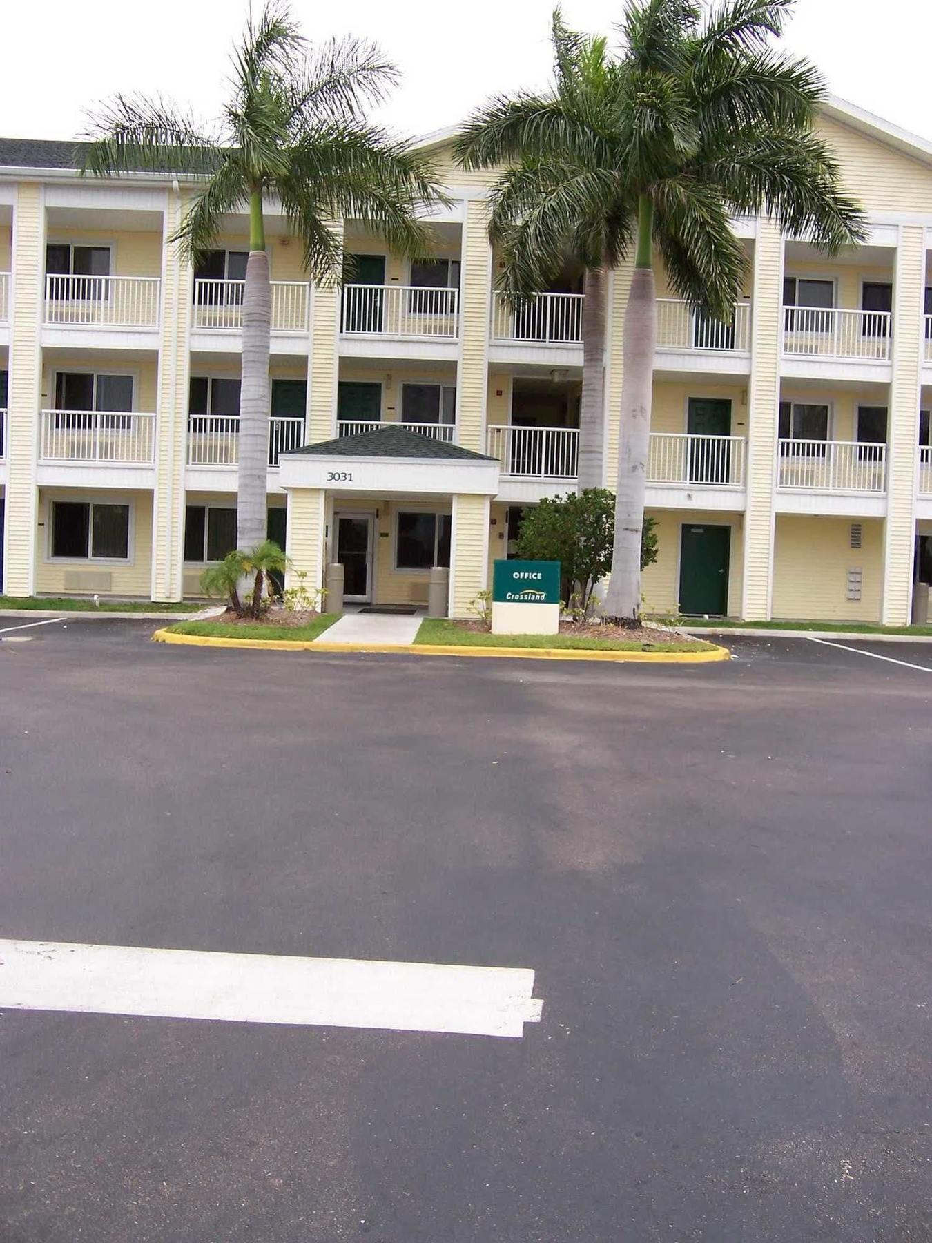 Hometowne Studios By Red Roof Fort Lauderdale Exterior photo